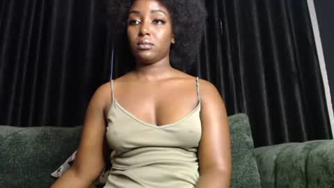 Snapshot of darktanqueen chatting on July 2, 4:07 am darktanqueen online show from July 2, 4:07 am
