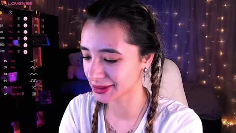 Belle online show from December 14, 7:29 am