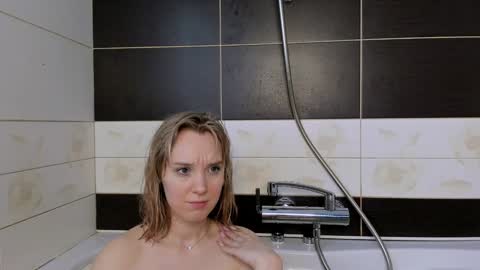 lina online show from January 24, 11:34 pm