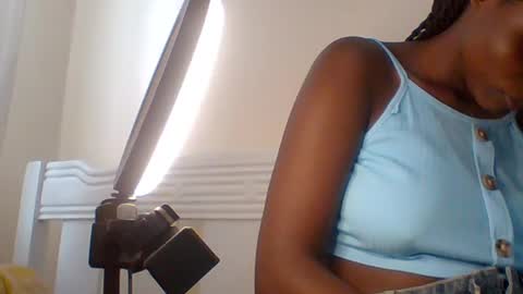 Snapshot of darling_dreamer2 chatting on July 26, 7:04 am darling_dreamer2 online show from July 26, 7:04 am