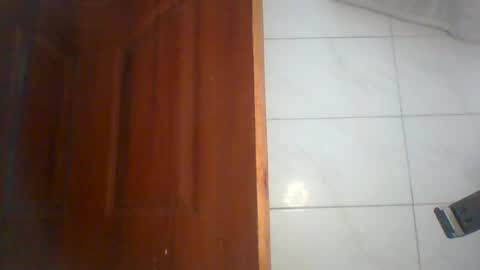 Snapshot of darling_dreamer2 chatting on August 7, 2:46 am darling_dreamer2 online show from August 7, 2:46 am