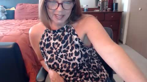 Snapshot of darlingd77 chatting on July 3, 1:50 pm DarlingD online show from July 3, 1:50 pm