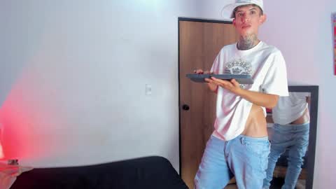 darwin_stark online show from May 8, 7:46 am