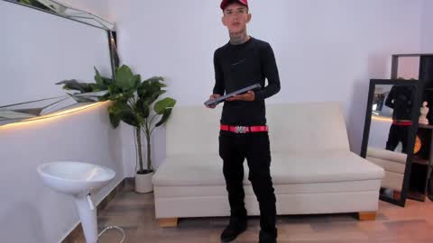 darwin_stark online show from June 5, 4:41 am