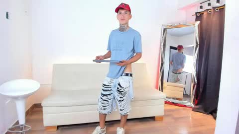 darwin_stark online show from June 9, 4:57 am