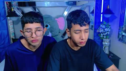 Snapshot of darwinandbrayan chatting on December 18, 3:12 am darwinandbrayan online show from December 18, 3:12 am