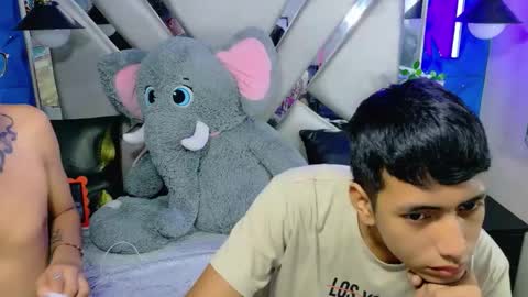 Snapshot of darwinandbrayan chatting on December 21, 4:08 am darwinandbrayan online show from December 21, 4:08 am