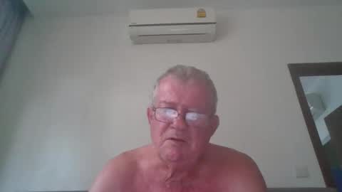 Snapshot of darwincock chatting on March 20, 3:33 am darwincock online show from March 20, 3:33 am