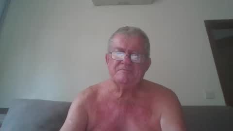 Snapshot of darwincock chatting on April 5, 1:36 am darwincock online show from April 5, 1:36 am