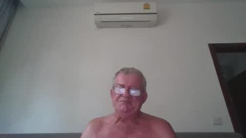 Snapshot of darwincock chatting on April 6, 1:25 am darwincock online show from April 6, 1:25 am