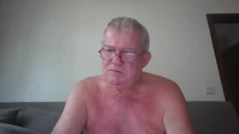 Snapshot of darwincock chatting on April 7, 12:33 am darwincock online show from April 7, 12:33 am