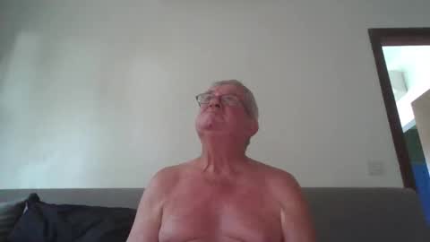 Snapshot of darwincock chatting on April 11, 6:51 am darwincock online show from April 11, 6:51 am