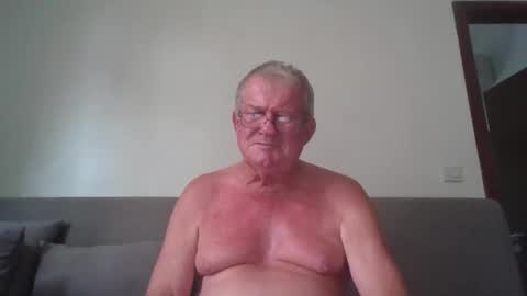 Snapshot of darwincock chatting on April 13, 3:56 am darwincock online show from April 13, 3:56 am