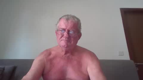 Snapshot of darwincock chatting on April 14, 4:29 am darwincock online show from April 14, 4:29 am