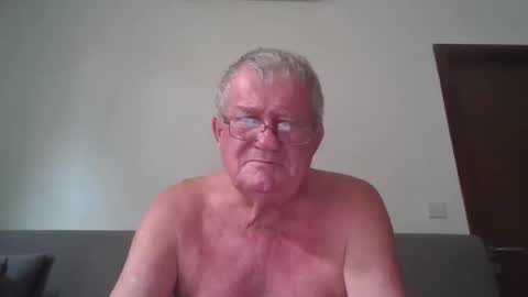 Snapshot of darwincock chatting on April 16, 2:45 am darwincock online show from April 16, 2:45 am