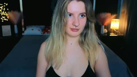 Snapshot of daryana_gray chatting on May 13, 6:11 am daryana_gray online show from May 13, 6:11 am