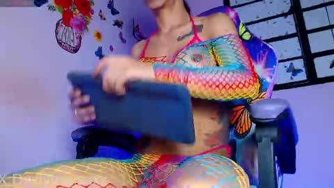 Snapshot of daslytsrozee chatting on June 25, 2:11 am Dasly online show from June 25, 2:11 am