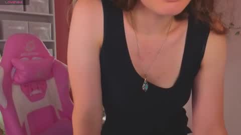 Snapshot of datsi_benson chatting on July 6, 9:17 am Datsi Benson online show from July 6, 9:17 am