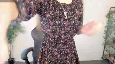 Snapshot of datsi_benson chatting on July 24, 1:25 am Datsi Benson online show from July 24, 1:25 am