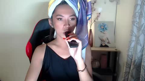 Snapshot of daveboyyy chatting on October 8, 11:52 am Scarlet thesexiest online show from October 8, 11:52 am