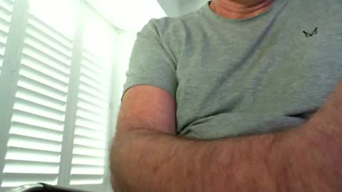 davesu12345 online show from February 3, 11:48 am