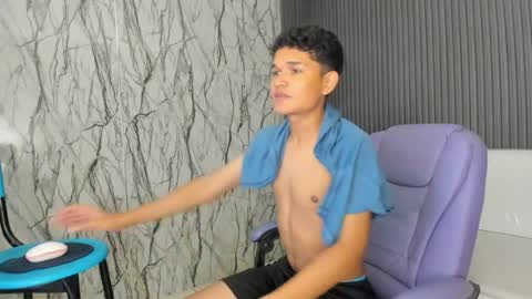 Snapshot of davexxx_ chatting on July 17, 1:12 am Dave online show from July 17, 1:12 am