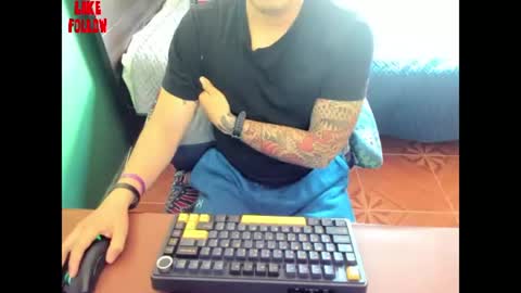 Snapshot of david_2789 chatting on June 27, 9:31 pm David online show from June 27, 9:31 pm