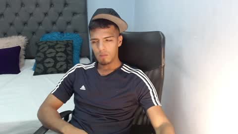 Snapshot of david_bandercock chatting on December 15, 6:51 am david_bandercock online show from December 15, 6:51 am