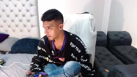 Snapshot of david_bandercock chatting on January 6, 9:30 am david_bandercock online show from January 6, 9:30 am