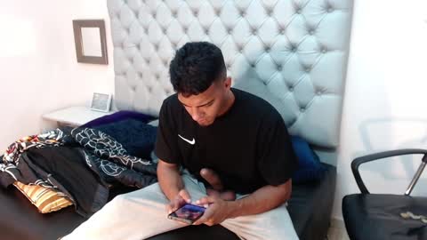 Snapshot of david_bandercock chatting on January 13, 12:24 pm david_bandercock online show from January 13, 12:24 pm