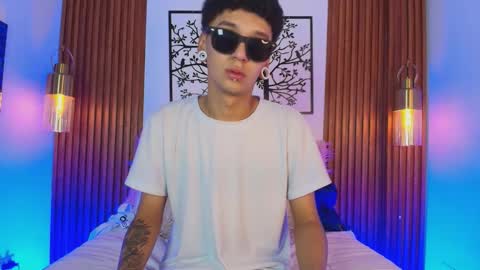 Snapshot of david_banks_ chatting on February 4, 12:44 pm David online show from February 4, 12:44 pm