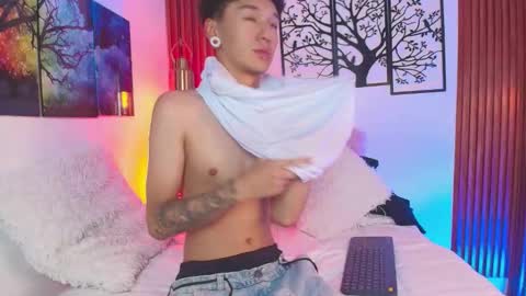 Snapshot of david_banks_ chatting on February 5, 12:54 pm David online show from February 5, 12:54 pm