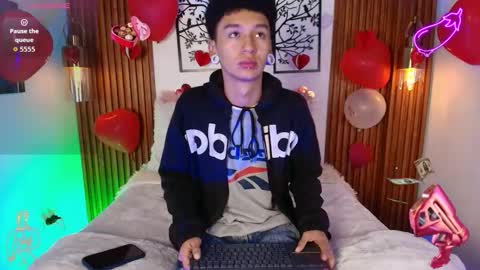 Snapshot of david_banks_ chatting on February 17, 12:45 pm David online show from February 17, 12:45 pm