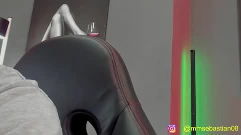 David Jons online show from November 22, 1:54 pm