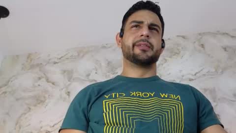 Snapshot of david_oliveira chatting on March 1, 1:29 pm JF oliveira online show from March 1, 1:29 pm