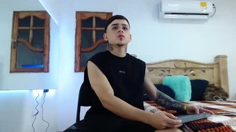 luis online show from November 19, 8:03 am