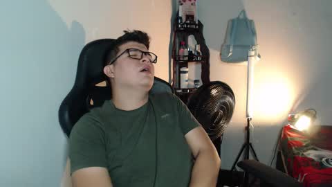 Snapshot of david_smit_ chatting on February 19, 8:49 pm david smit online show from February 19, 8:49 pm