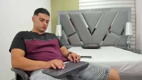 david_victoriaa online show from June 19, 1:15 pm