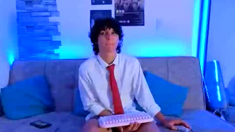 Snapshot of davidandclare chatting on November 13, 1:32 pm DavidandClare online show from November 13, 1:32 pm