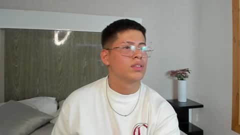 Snapshot of davidcruz16 chatting on October 5, 2:32 am davidcruz16 online show from October 5, 2:32 am