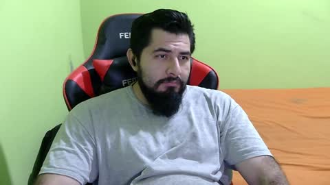 Snapshot of daviddelz chatting on December 11, 6:58 am David online show from December 11, 6:58 am