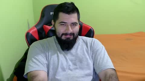 Snapshot of daviddelz chatting on December 14, 6:24 am David online show from December 14, 6:24 am