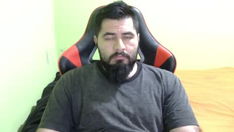 Snapshot of daviddelz chatting on December 16, 4:45 am David online show from December 16, 4:45 am