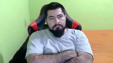 Snapshot of daviddelz chatting on December 22, 7:33 am David online show from December 22, 7:33 am