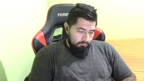 Snapshot of daviddelz chatting on December 27, 5:20 am David online show from December 27, 5:20 am