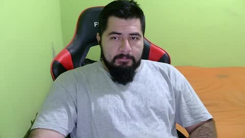 Snapshot of daviddelz chatting on January 2, 3:37 am David online show from January 2, 3:37 am