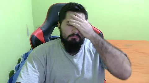 Snapshot of daviddelz chatting on January 17, 9:49 am David online show from January 17, 9:49 am