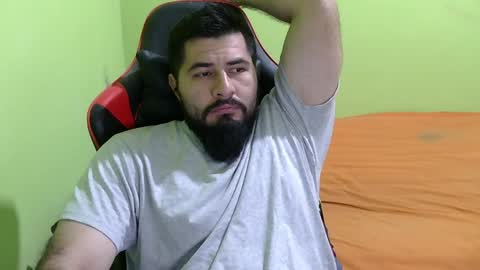 Snapshot of daviddelz chatting on February 1, 5:07 am David online show from February 1, 5:07 am