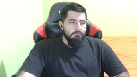 Snapshot of daviddelz chatting on February 3, 4:14 am David online show from February 3, 4:14 am