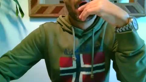 Snapshot of davidehap chatting on November 12, 10:15 am DavHap online show from November 12, 10:15 am